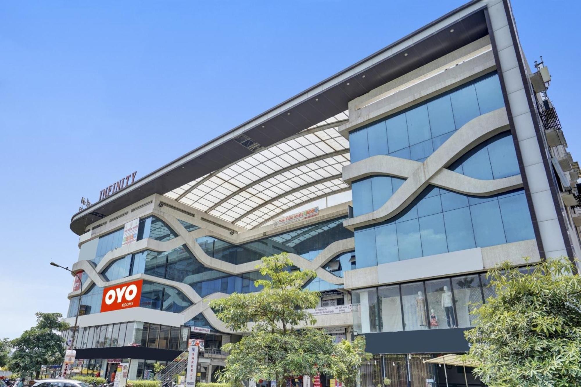 Hotel O Infinity Сурат Экстерьер фото