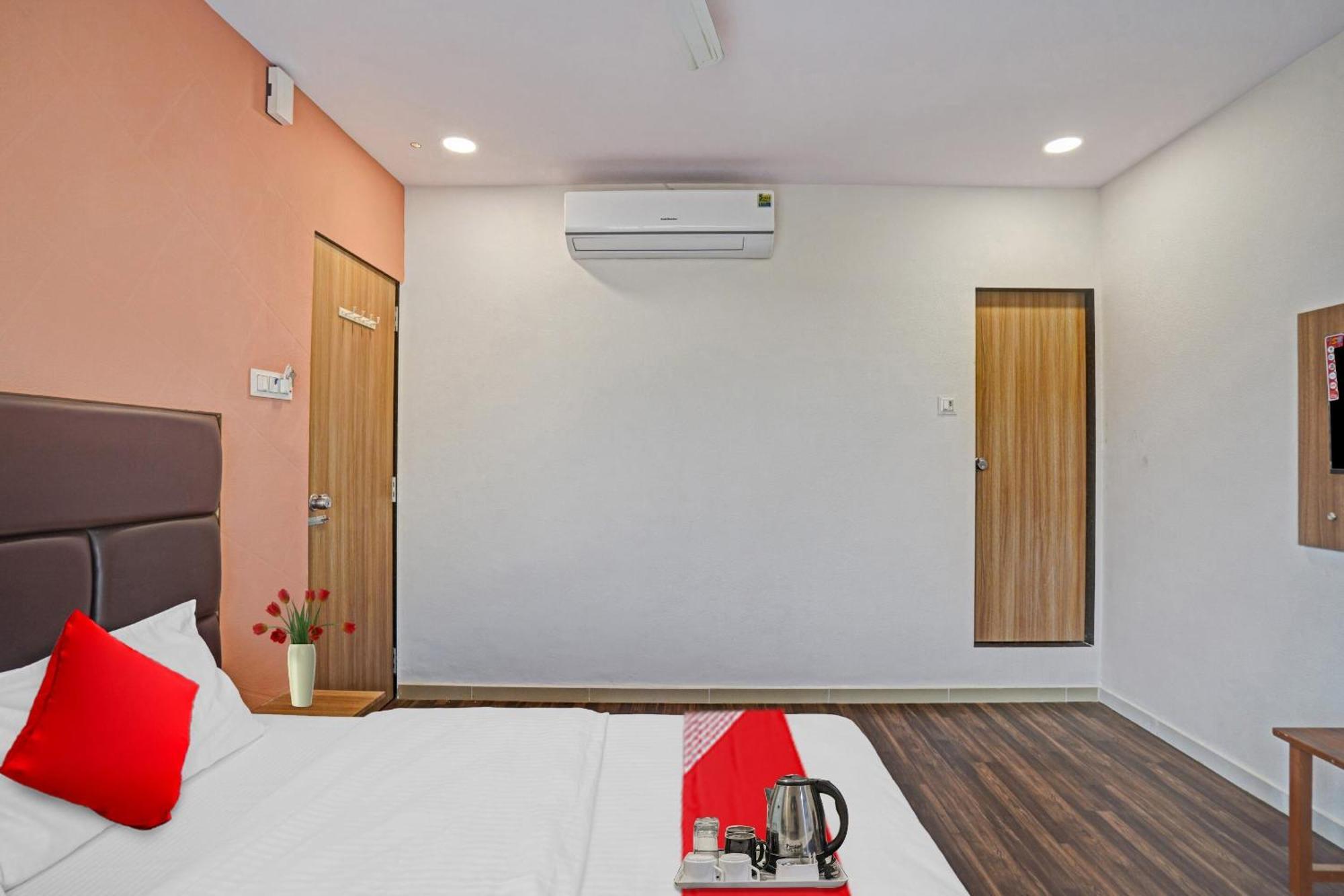 Hotel O Infinity Сурат Экстерьер фото
